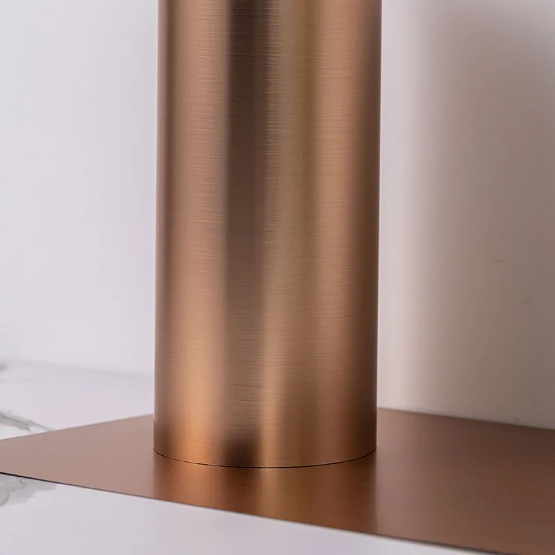 Wandpaneel aus Karbonkristall mit Metallstruktur