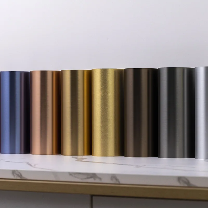 Schlagfeste Wandplatte mit Metallstruktur