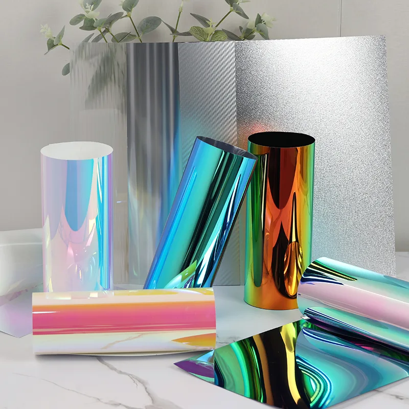 Schlagfeste Wandplatte aus PET-Spiegel